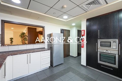 Huoneisto Jumeirah Beach Residence, Dubai, Arabiemiraatit 4 makuuhuonetta, 288.5 m2 № 670724 - kuva 9