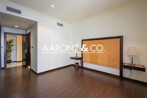 Huoneisto Jumeirah Beach Residence, Dubai, Arabiemiraatit 4 makuuhuonetta, 288.5 m2 № 670724 - kuva 3