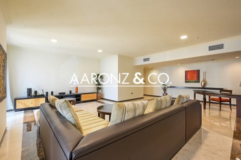 Huoneisto Jumeirah Beach Residence, Dubai, Arabiemiraatit 4 makuuhuonetta, 288.5 m2 № 670724 - kuva 2