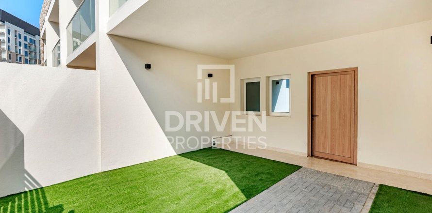 Vilă în Rukan, Dubai, EAU 2 dormitoare, 101.36 mp.  №765670