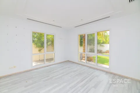 Vila di Meadows, Dubai, UAE 5 bilik tidur, 575 meter persegi № 650223 - foto 6