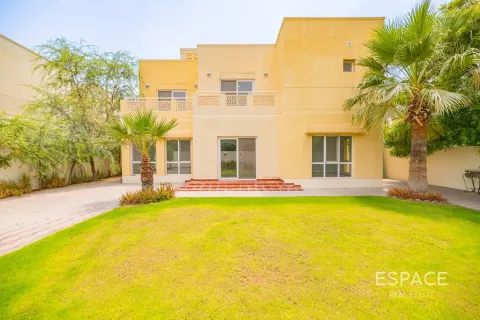 Vila di Meadows, Dubai, UAE 5 bilik tidur, 575 meter persegi № 650223 - foto 1