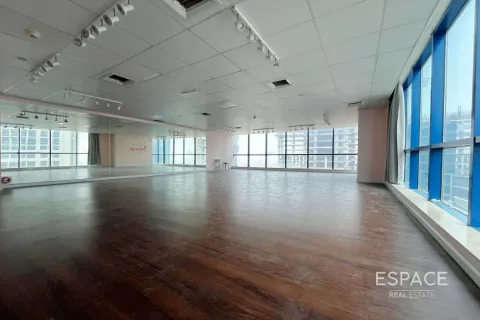 Office in Jumeirah Lake Towers, Dubai, UAE 116 sq.m. № 650225 - photo 1