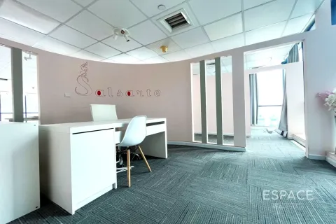 Office in Jumeirah Lake Towers, Dubai, UAE 116 sq.m. № 650225 - photo 3