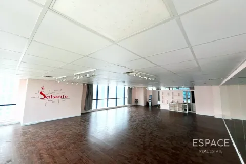 Office in Jumeirah Lake Towers, Dubai, UAE 116 sq.m. № 650225 - photo 6