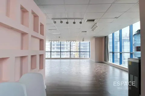 Office in Jumeirah Lake Towers, Dubai, UAE 116 sq.m. № 650225 - photo 4