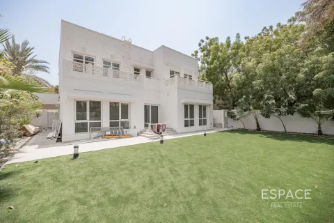 Villa in Meadows, Dubai, UAE 5 bedrooms, 353 sq.m. № 650226 - photo 19