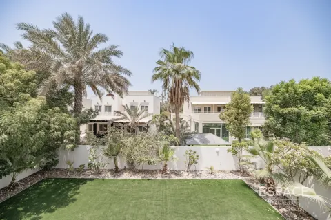Villa in Meadows, Dubai, UAE 5 bedrooms, 353 sq.m. № 650226 - photo 18