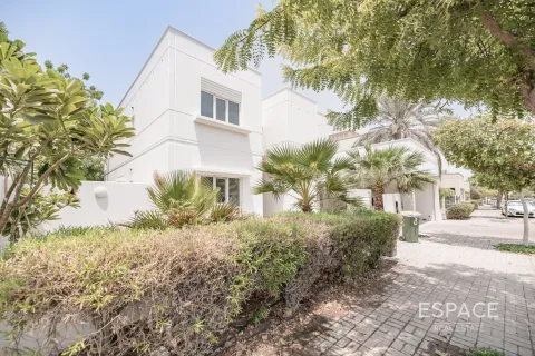 Villa in Meadows, Dubai, UAE 5 bedrooms, 353 sq.m. № 650226 - photo 20