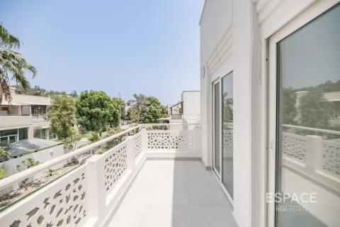 Villa in Meadows, Dubai, UAE 5 bedrooms, 353 sq.m. № 650226 - photo 15