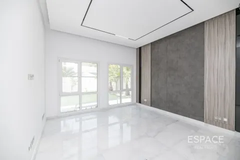 Villa in Meadows, Dubai, UAE 5 bedrooms, 353 sq.m. № 650226 - photo 4