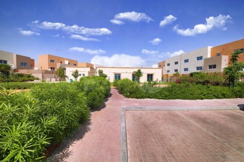 Vilă de vânzare în Abu Dhabi, EAU 2 dormitoare, 170.2 mp. №730960 - poză 3