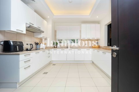 Villetta a schiera a Jumeirah Golf Estates, Dubai, EAU 4 camere da letto, 338.949 mq. № 711090