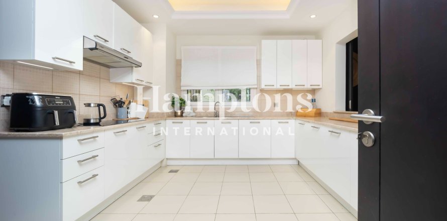 Kuća u nizu u gradu Jumeirah Golf Estates, Dubai, UAE 4 spavaće sobe, 338.949 m2 Br. 711090
