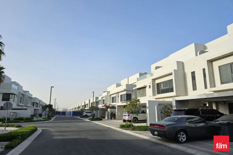 Villa te koop in Dubai, VAE 3 slaapkamers, 281.6 vr.m., nr 660354 - foto 2
