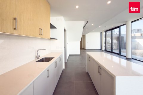 Villa in Dubai, UAE 5 bedrooms, 420 sq.m. № 682282 - photo 7