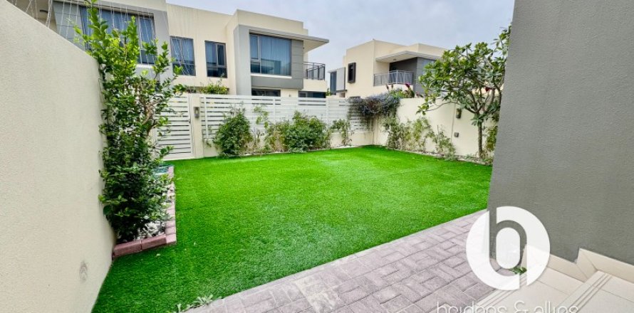 Vila u gradu Dubai Hills Estate, UAE 3 spavaće sobe, 209 m2 Br. 703119
