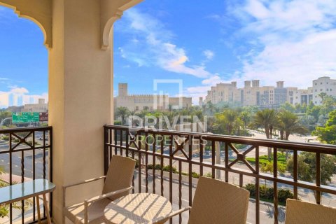 Apartment til leje i Umm Suqeim, Dubai, UAE 2 soveværelser, 126.07 kvm № 745449 - foto 2