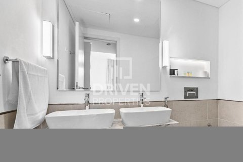 Apartment til leje i Umm Suqeim, Dubai, UAE 2 soveværelser, 126.07 kvm № 745449 - foto 15