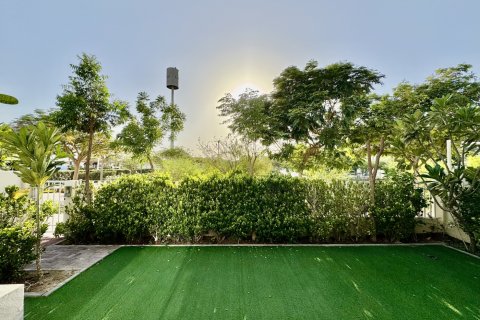 Villa te huur in Dubai Hills Estate, Dubai, VAE 5 slaapkamers, 289 vr.m., nr 701207 - foto 24