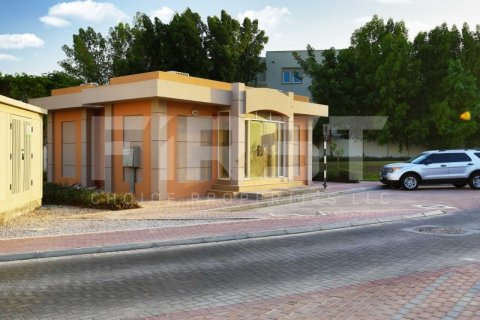 Villa en venta en Abu Dhabi, EAU 5 dormitorios, 348.4 m2 № 758129 - foto 18