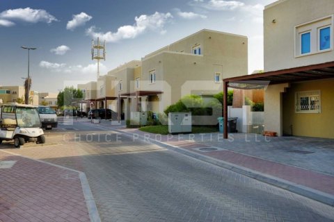 Villa en venta en Abu Dhabi, EAU 5 dormitorios, 348.4 m2 № 758129 - foto 2