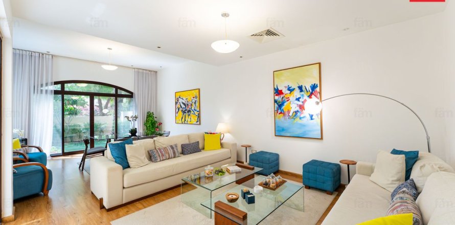 Kuća u nizu u gradu Dubai, UAE 4 spavaće sobe, 311.5 m2 Br. 713810