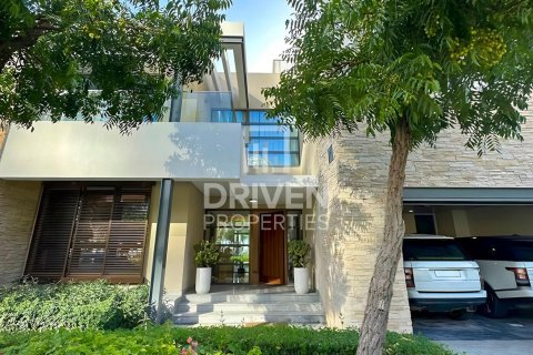 Villa in Mohammed Bin Rashid City, Dubai, UAE 4 bedrooms, 559.09 sq.m. № 765254