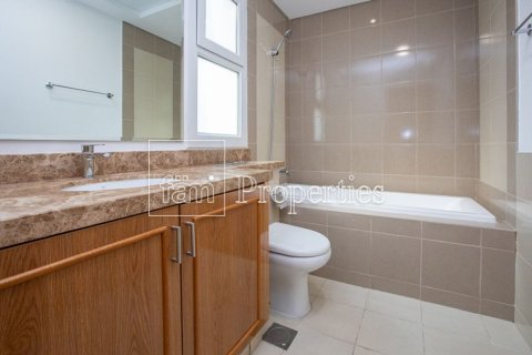 Maison de ville à louer à Dubai, EAU 2 chambres, 172.4 m2 № 668788 - photo 13