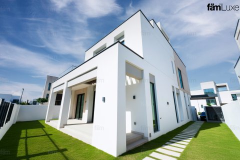 Villa in Dubai, UAE 4 bedrooms, 428.6 sq.m. № 668790 - photo 24