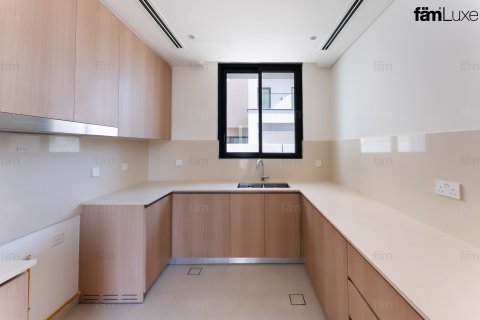 Villa in Dubai, UAE 4 bedrooms, 428.6 sq.m. № 668790 - photo 6