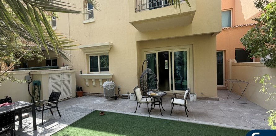 Shtëpi në qytet në Dubai Sports City, Dubai, Emiratet e Bashkuara Arabe 4 dhoma gjumi, 250 m2. № 668232