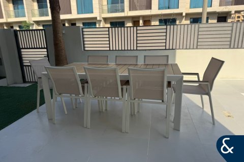 Villa in Jumeirah Village Circle, Dubai, UAE 4 bedrooms, 334 sq.m. № 668229 - photo 1