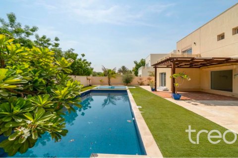 Villa i Meadows, Dubai, UAE 5 sovrum, 49.61 kvm Nr. 753744