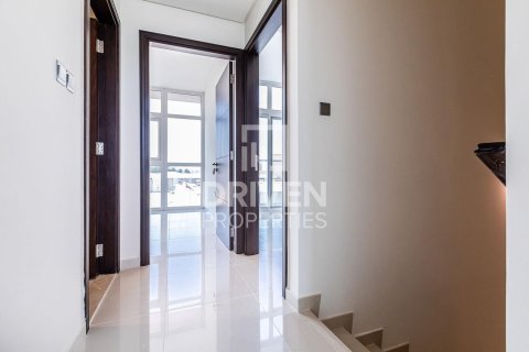 Rijtjeshuis te koop in Dubai, VAE 3 slaapkamers, 177.63 vr.m., nr 754089 - foto 12