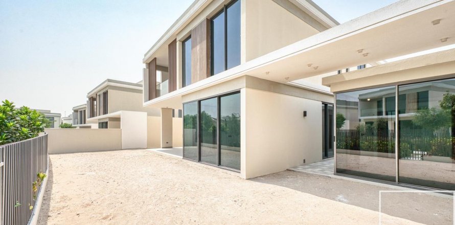 Villa asukohaga Tilal Al Ghaf, Dubai, AÜE: 5 magamistoaga, 479 m² Nr 642063
