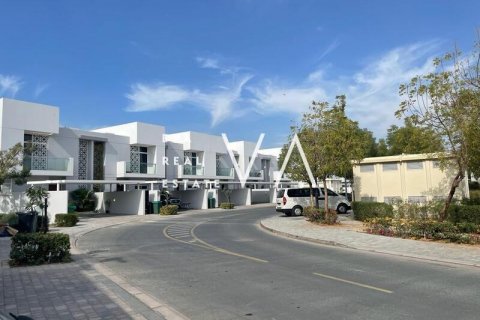Řadový dům v Dubai, SAE 3 ložnice, 210.51 m² Č.: 637727 - fotografie 1