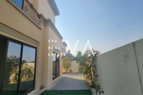 Villa in Dubai, UAE 5 bedrooms, 638.5 sq.m. № 637721 - photo 5