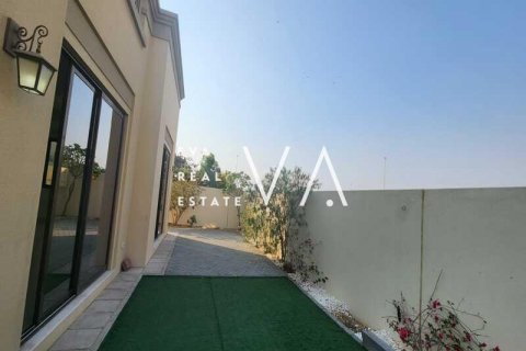 Villa in Dubai, UAE 5 bedrooms, 638.5 sq.m. № 637721 - photo 6