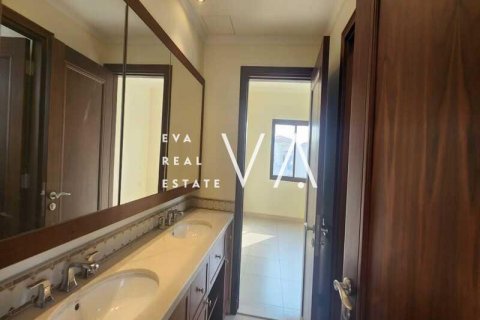 Villa in Dubai, UAE 5 bedrooms, 638.5 sq.m. № 637721 - photo 20