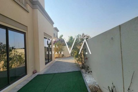 Villa in Dubai, UAE 5 bedrooms, 638.5 sq.m. № 637721 - photo 1