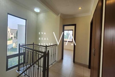 Villa in Dubai, UAE 5 bedrooms, 638.5 sq.m. № 637721 - photo 17