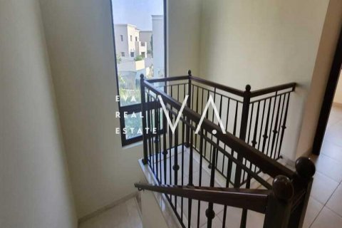 Villa in Dubai, UAE 5 bedrooms, 638.5 sq.m. № 637721 - photo 4