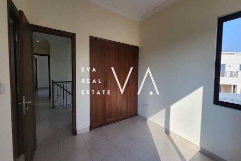 Villa in Dubai, UAE 5 bedrooms, 638.5 sq.m. № 637721 - photo 10