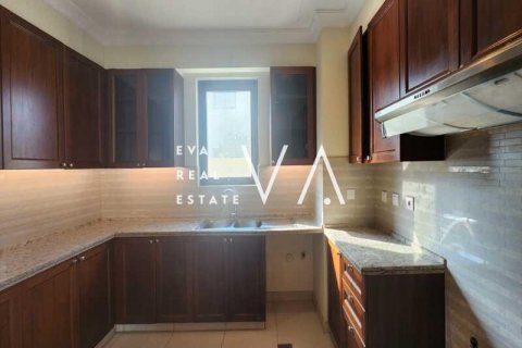 Villa in Dubai, UAE 5 bedrooms, 638.5 sq.m. № 637721 - photo 8