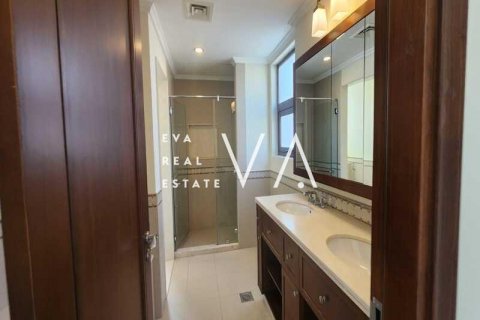 Villa in Dubai, UAE 5 bedrooms, 638.5 sq.m. № 637721 - photo 2