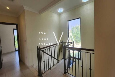 Villa in Dubai, UAE 5 bedrooms, 638.5 sq.m. № 637721 - photo 22