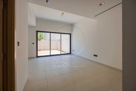 Townhouse til salg i Abu Dhabi, UAE 2 soveværelser, 107 kvm № 700632 - foto 2