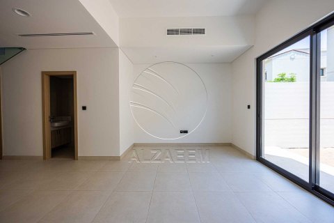 Townhouse til salg i Abu Dhabi, UAE 2 soveværelser, 107 kvm № 700632 - foto 3