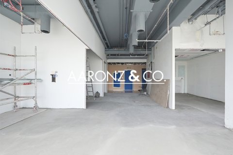 Iroda itt: Sheikh Zayed Road, Dubai, EAE, 97 m², azonosító: 687057